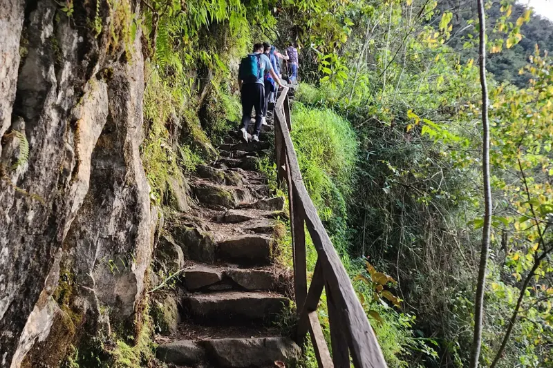 what is the elevation gain on the inca trail
